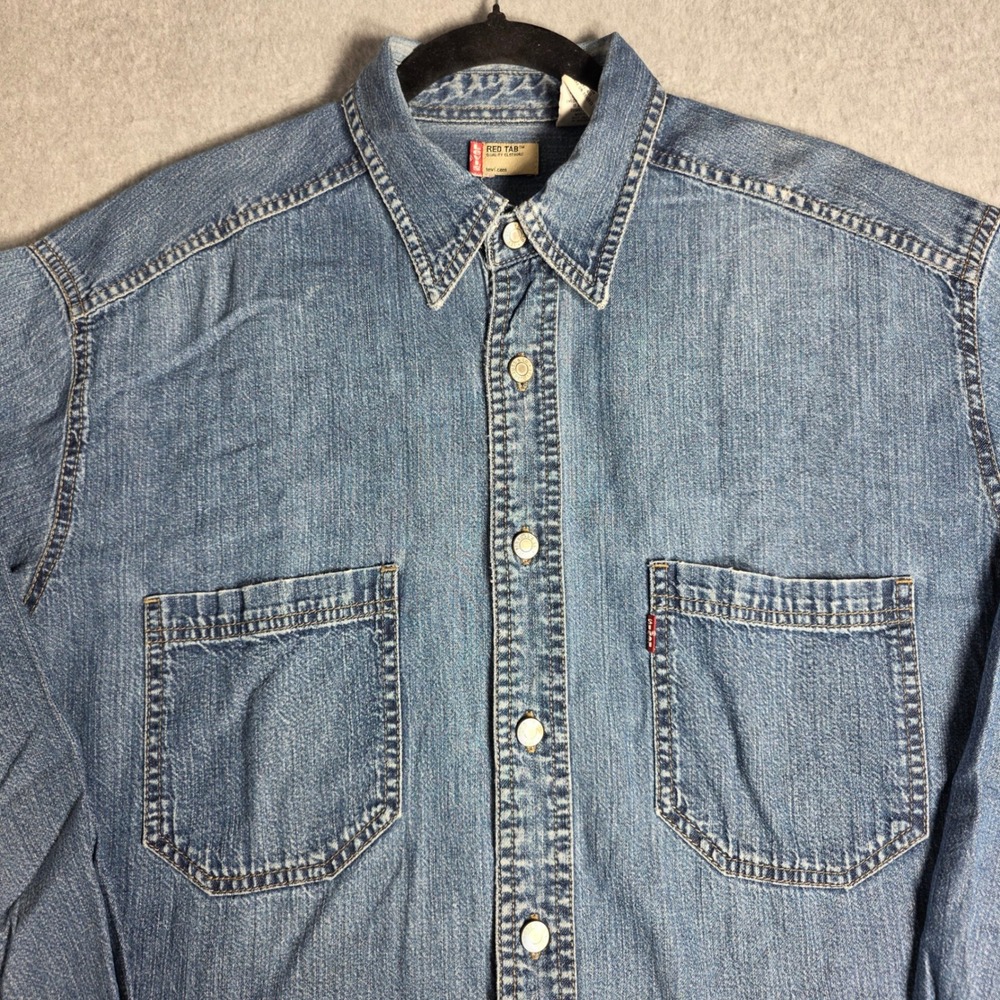 Levis Red Tab Denim Shirt Mens Medium Blue Long Sleeve 100% Cotton Button Down